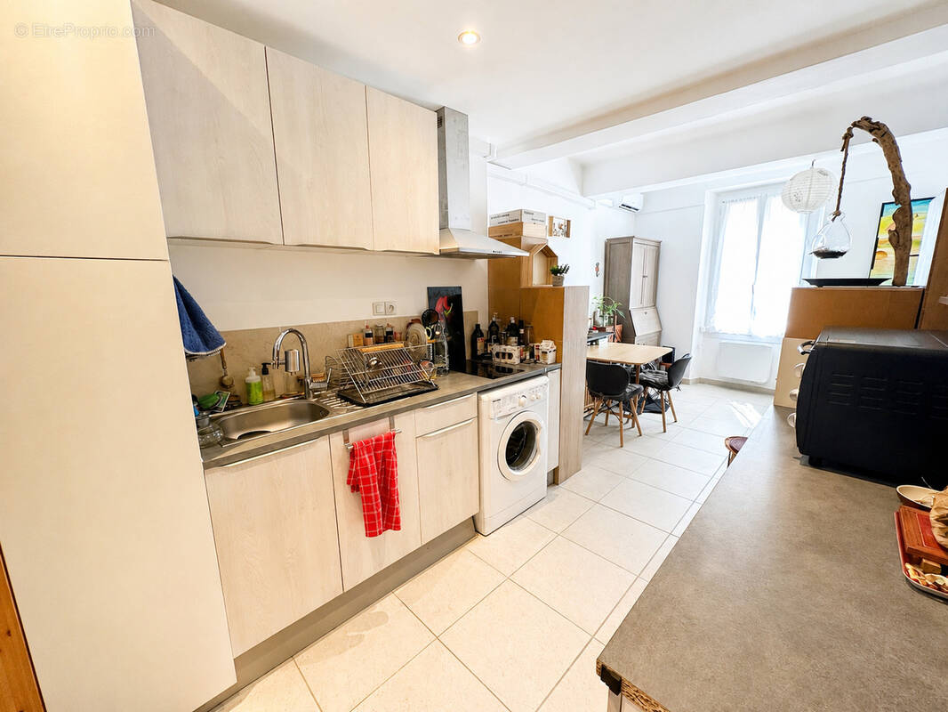 Appartement à SOLLIES-PONT