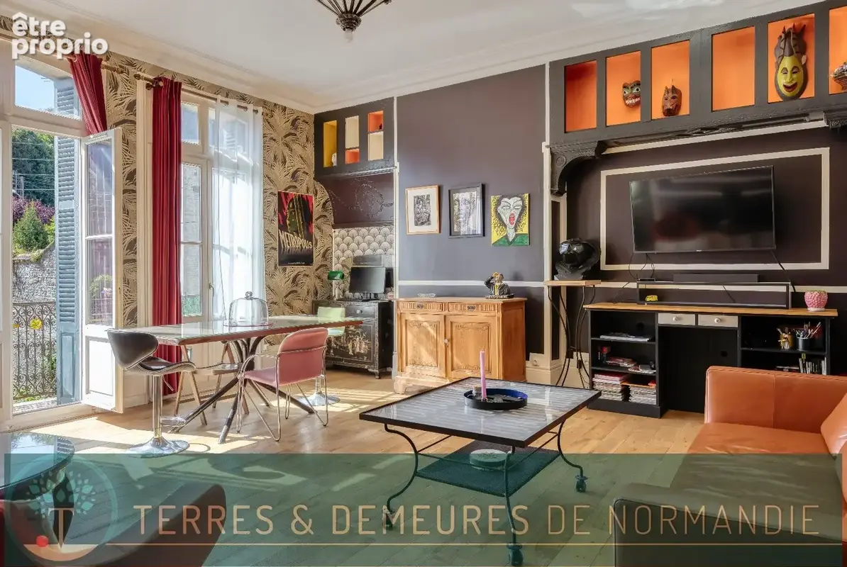 À proximité immédiate du centre-ville de Dieppe, élégant appartement de 65,80m² au 1er étage d'une maison de maître édifiée fin  - photo 4