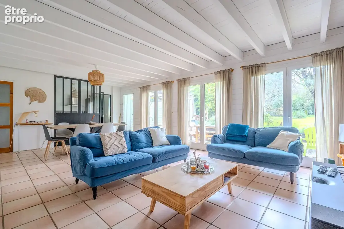 Eysines - Maison 4 chambres de 137m², entièrement rénovée avec piscine et grand jardin sans vis-à-vis - photo 1