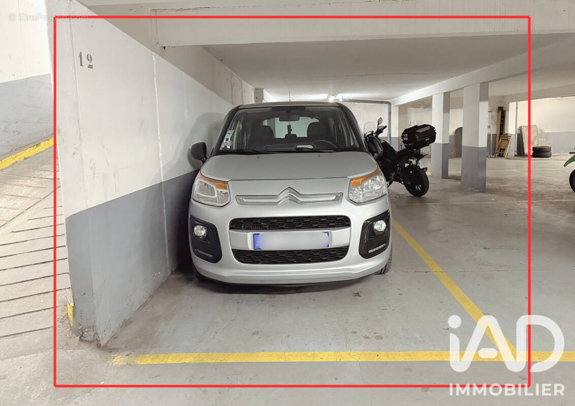 Photo 1 - Parking à PARIS-20E