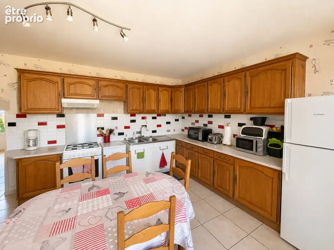 Propriete avec 2 maisons, grange et terrain - photo 13