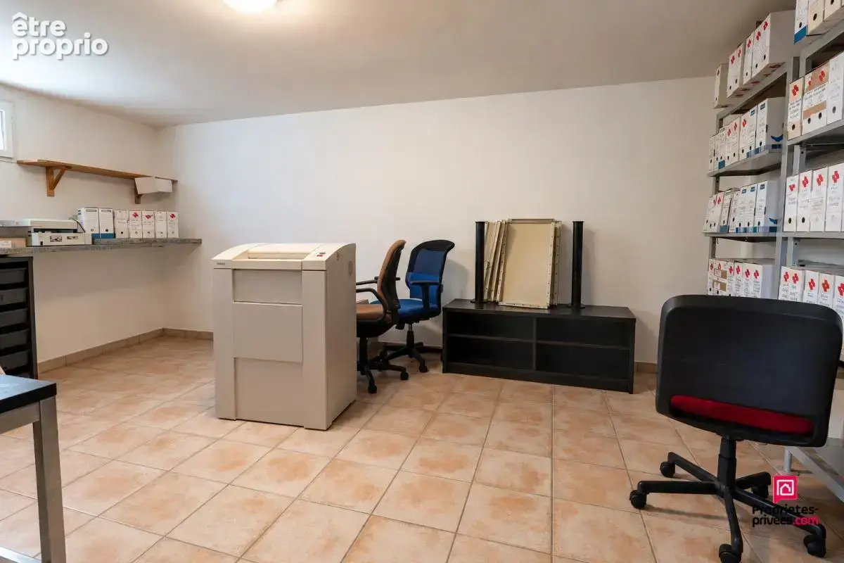 SOLAIZE - Maison de caractère avec sous-sol et terrain piscinable - photo 10