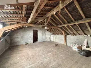 Superbe propriété située en plein centre de Saint-Patrice, offrant de beaux volumes et un fort potentiel. - photo 12