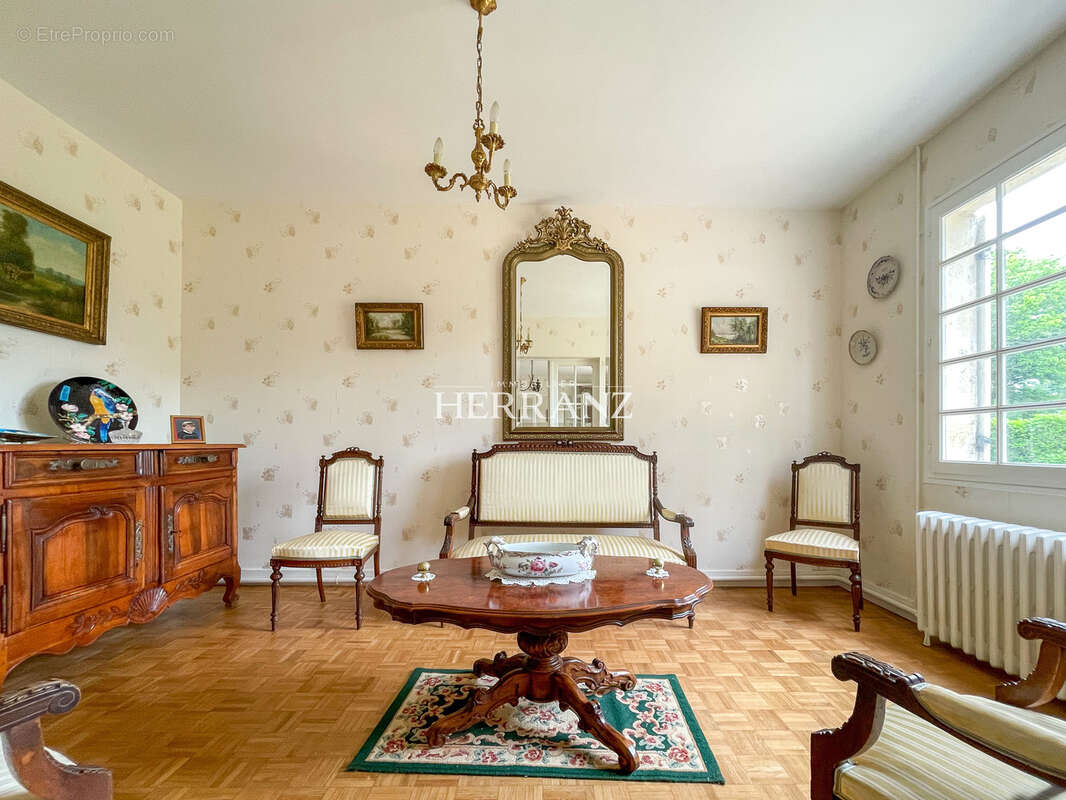 Maison à COUTRAS
