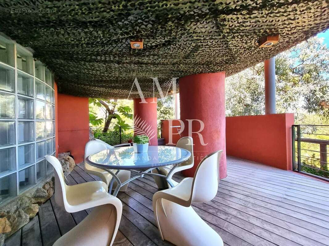 Maison à MANDELIEU-LA-NAPOULE