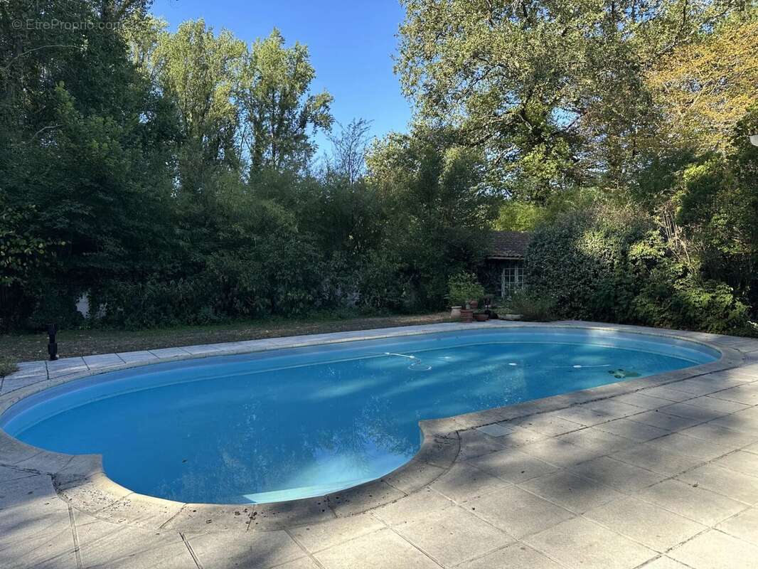 Maison de type landaise avec piscine, garage et jardin. - photo 11