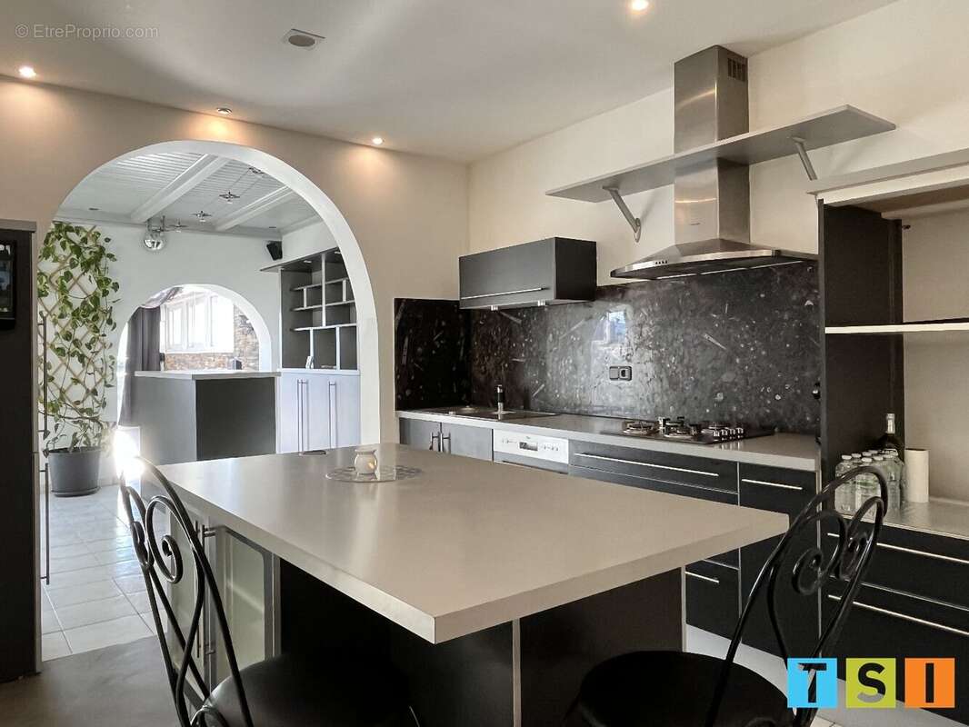 Maison à MONTREJEAU