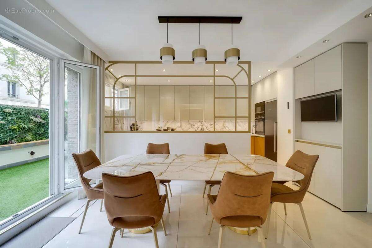 Appartement à NEUILLY-SUR-SEINE