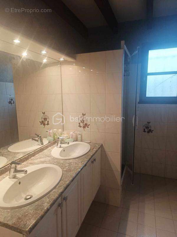 Très Belle Villa type ‘’ Basque ‘’ de plain-pied de 160 m2 érigée sur un Parc de 7 069 m² à Marmande 47200 - photo 10