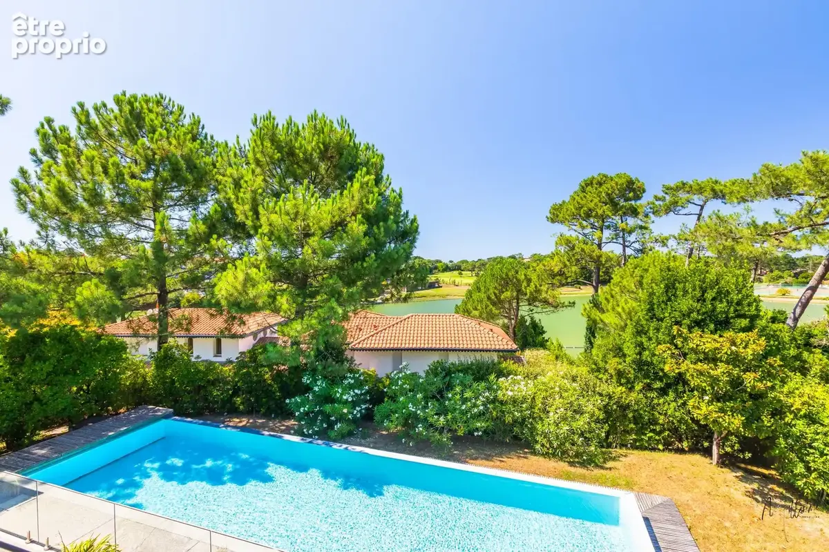 Maison 331 m² à Anglet  - photo 2