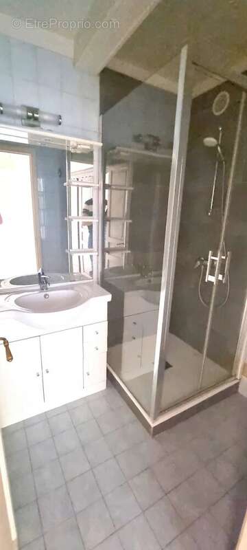 Appartement à SAINT-LAURENT-DU-VAR