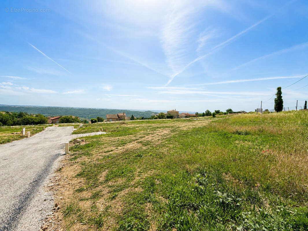 Terrain à VERIN