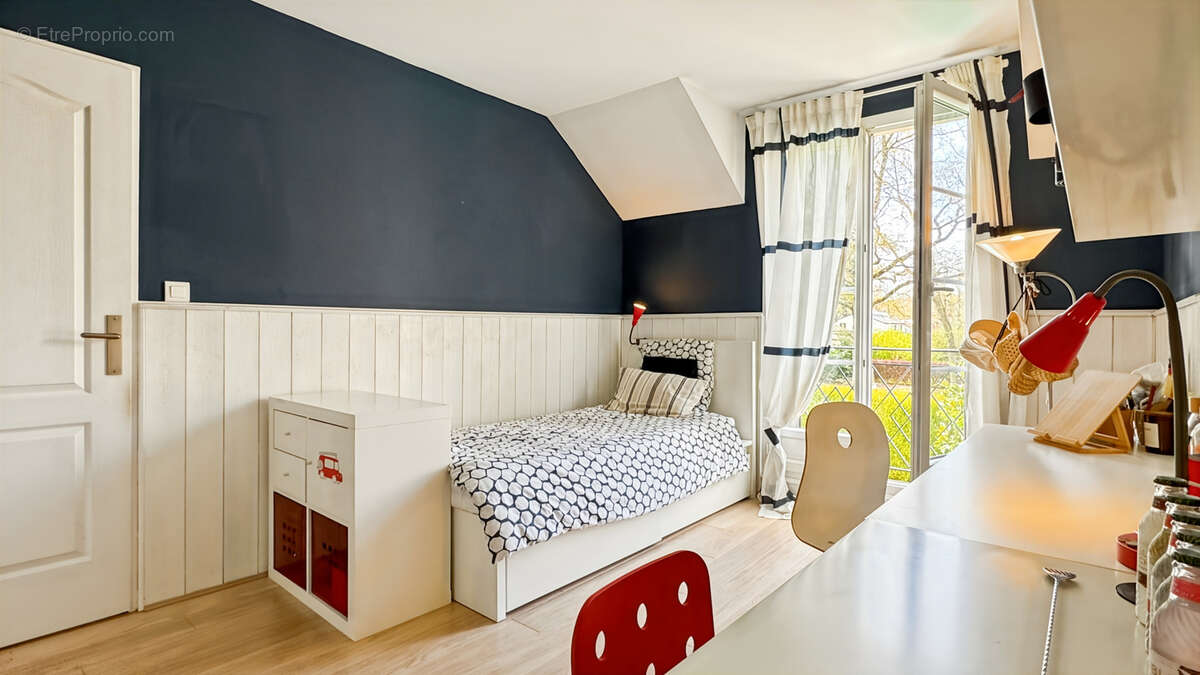 Maison à SAINT-NOM-LA-BRETECHE