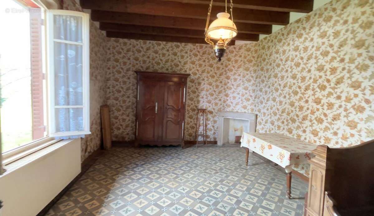 Maison à HUILLY-SUR-SEILLE