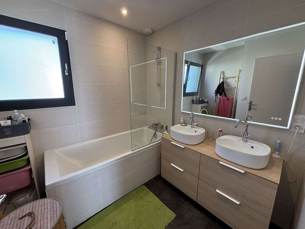 Maison 127 m² à L'isle-Jourdain  - photo 9