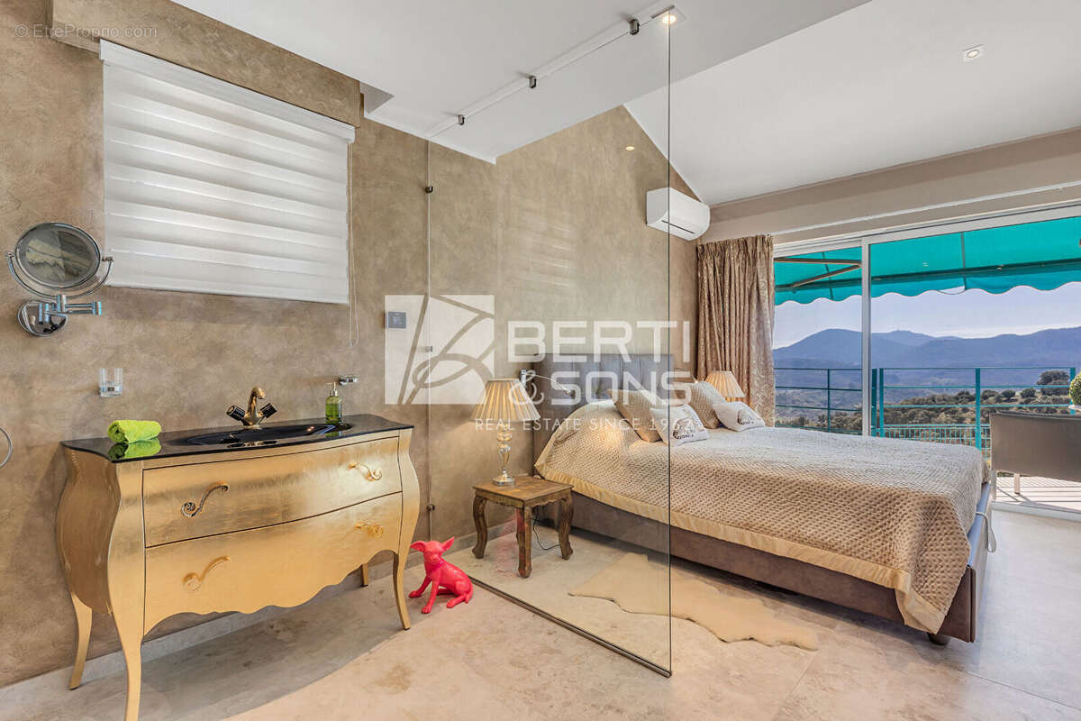 Appartement à MANDELIEU-LA-NAPOULE