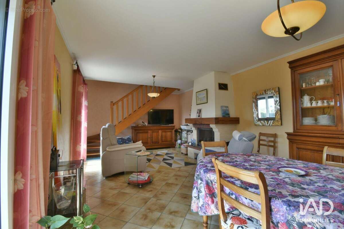 Maison 136 m² à Distre  - photo 5