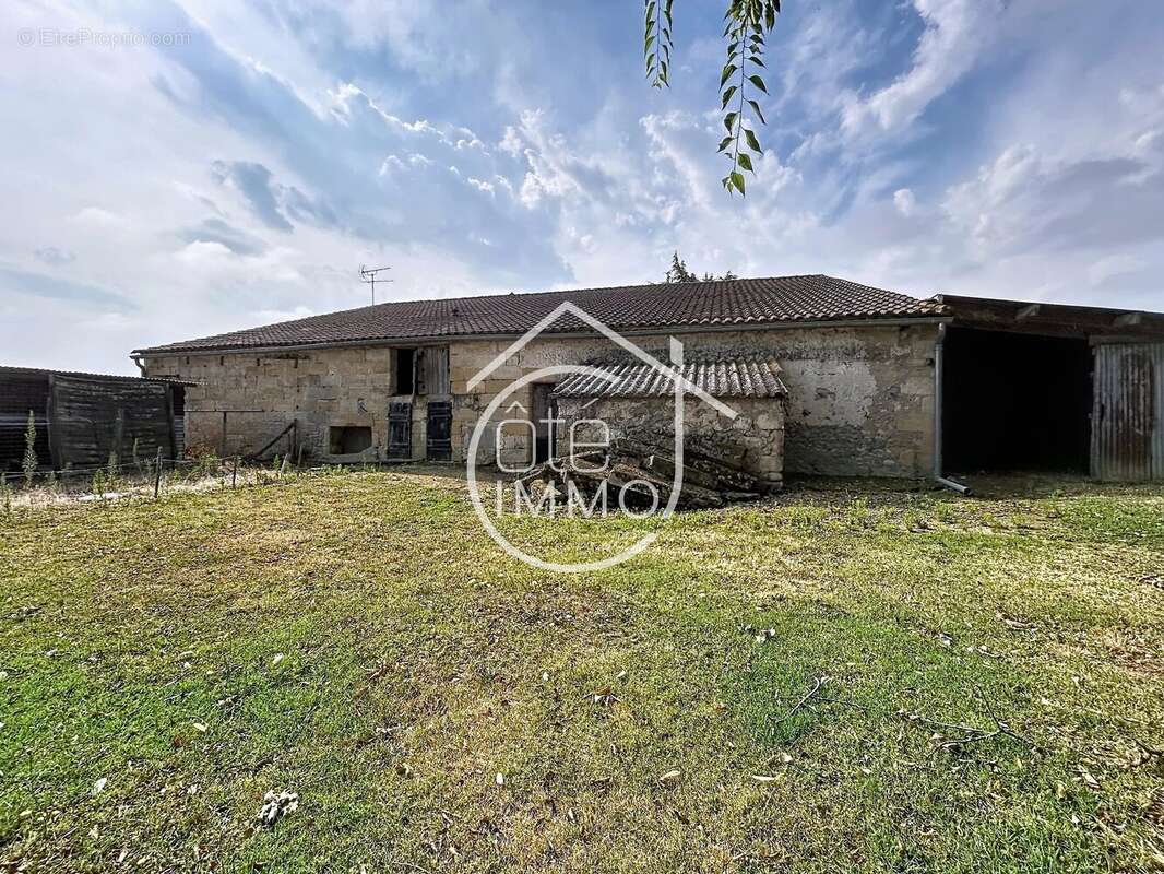 Flaujagues : Maison de campagne de 110 m² avec jardin, garage et dépendances - photo 15