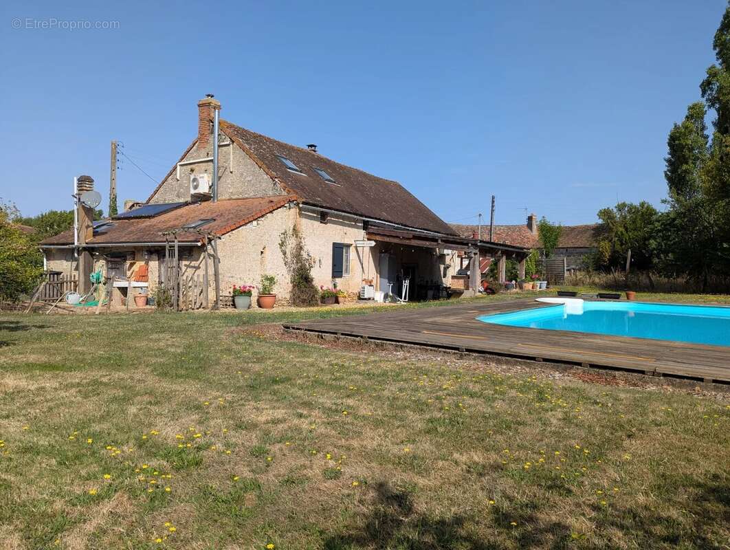 Charmante propriété familiale avec piscine dans la Vienne - photo 2