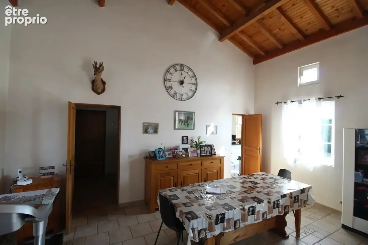 Maison de 3 chambres avec piscine, 6 hectares de terrain et installations équestres - photo 6