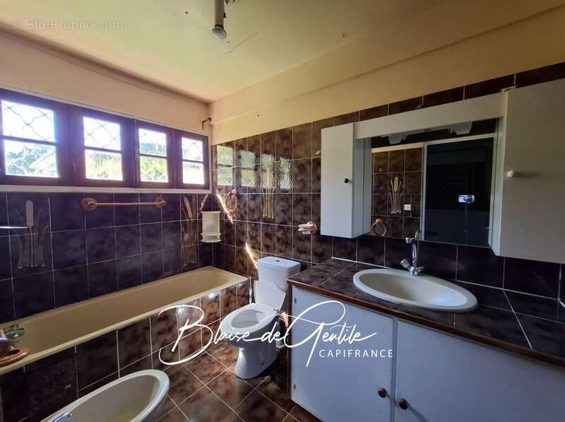 Maison à BAIE-MAHAULT