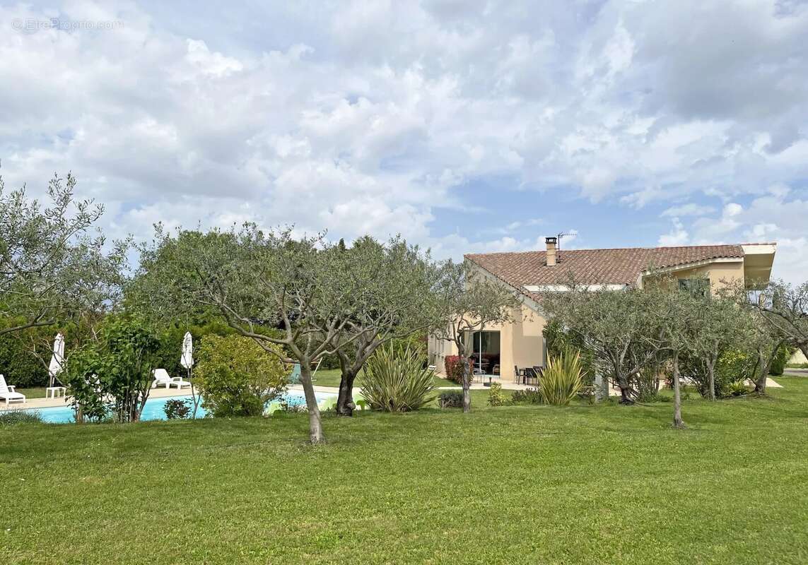 Maison à L'ISLE-SUR-LA-SORGUE