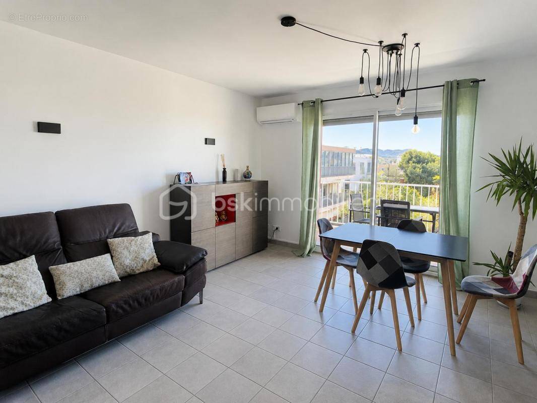 Appartement à SIX-FOURS-LES-PLAGES