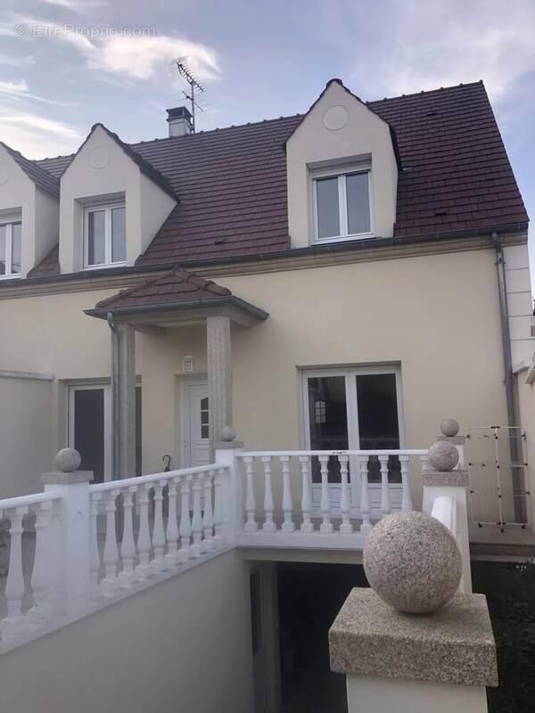 Maison à SARTROUVILLE