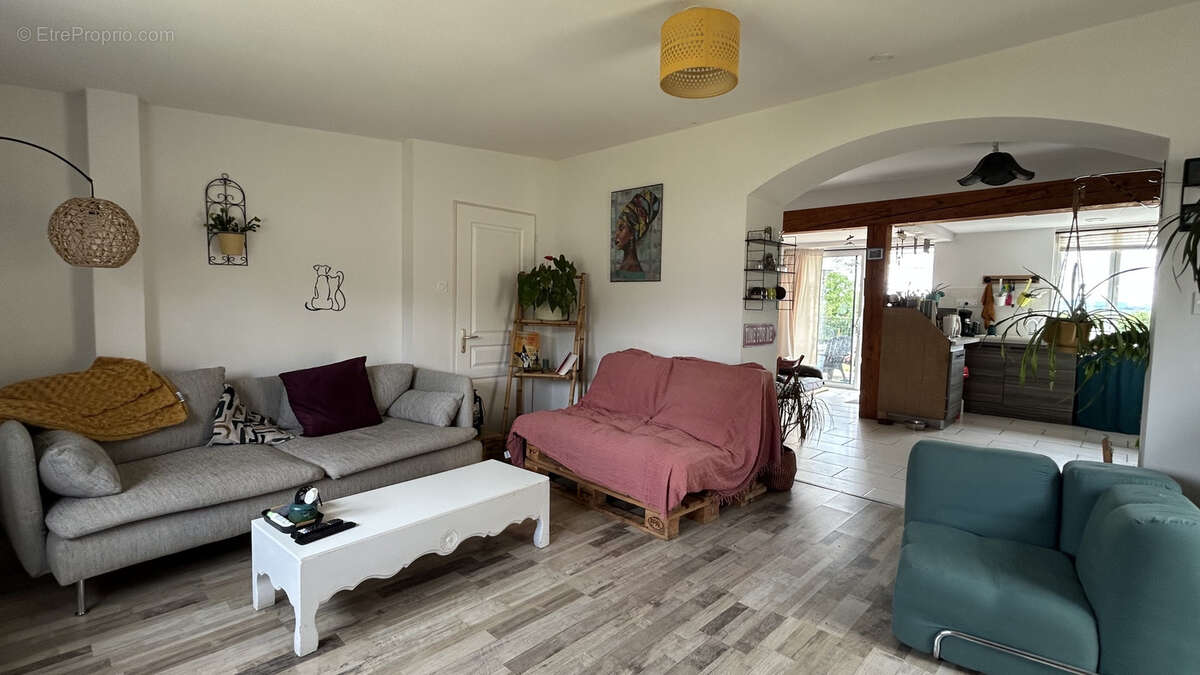 Maison à SERMENTIZON