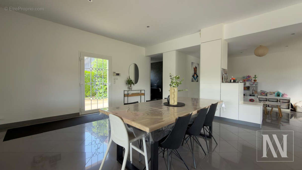 Superbe maison familiale de 177 m2 avec piscine et double garage - photo 9