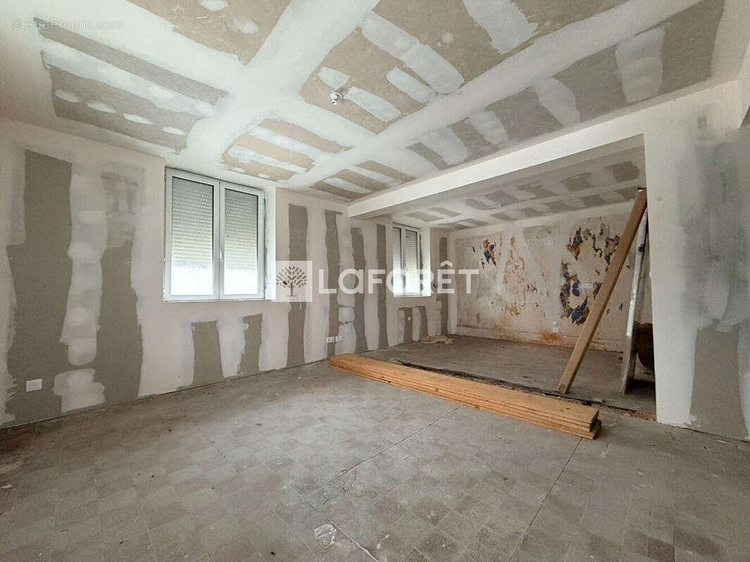 Maison à LA CHAPELLE-FELCOURT