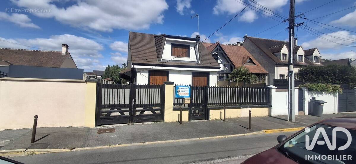 Photo 1 - Maison à CLAYE-SOUILLY