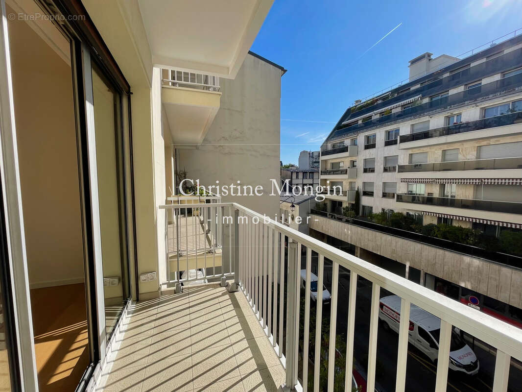 Appartement à NEUILLY-SUR-SEINE