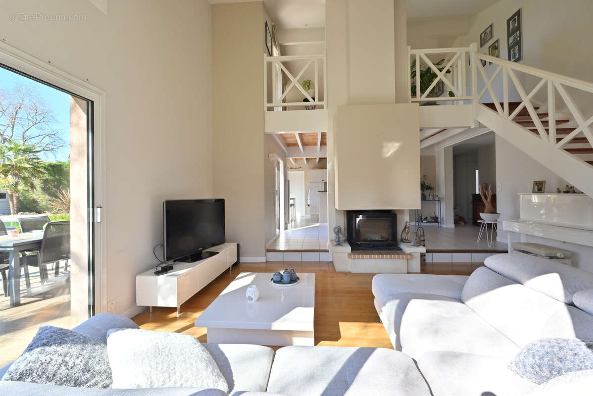 Maison à SAINT-JEAN-D'ILLAC