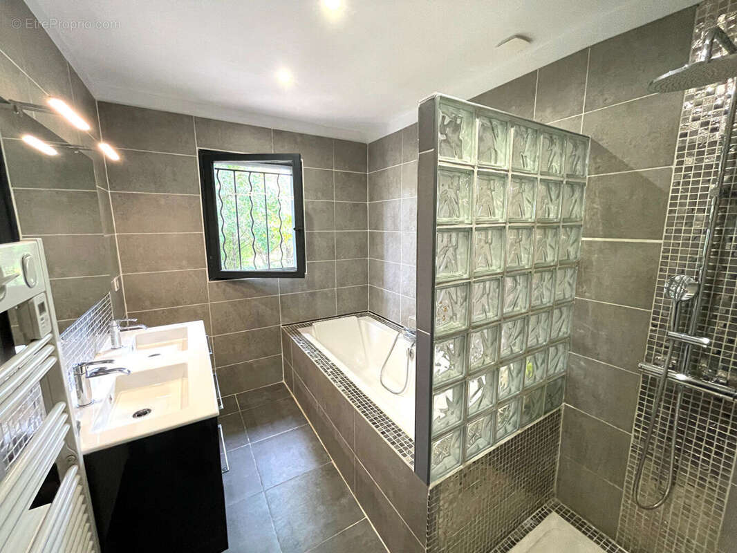 Maison à FORCALQUEIRET