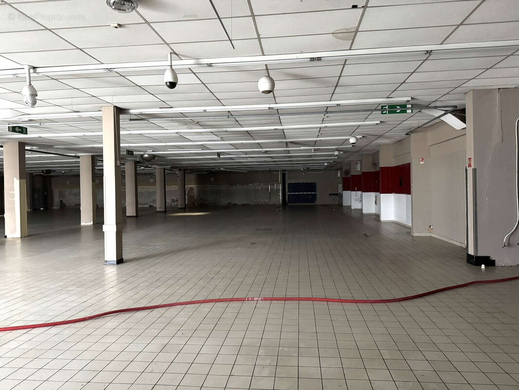 Murs commerciaux avec parking - photo 4