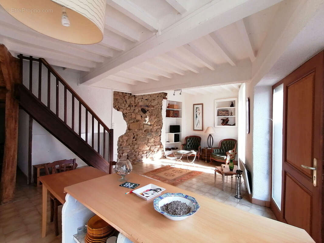 Maison 75 m² à Sainte-Colombe-Sur-Gand  - photo 3