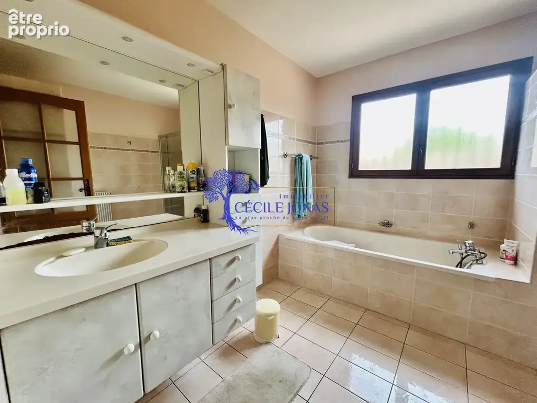 Maison de plain-pied avec piscine   La Londe-les-Maures, à deux pas du centre-ville - photo 10