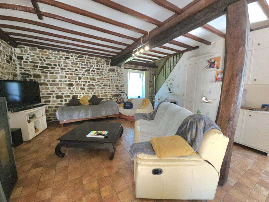 La-Lande-De-Goult 61320 Longère en pierre 112 m² terrain 30.200 m² - photo 7