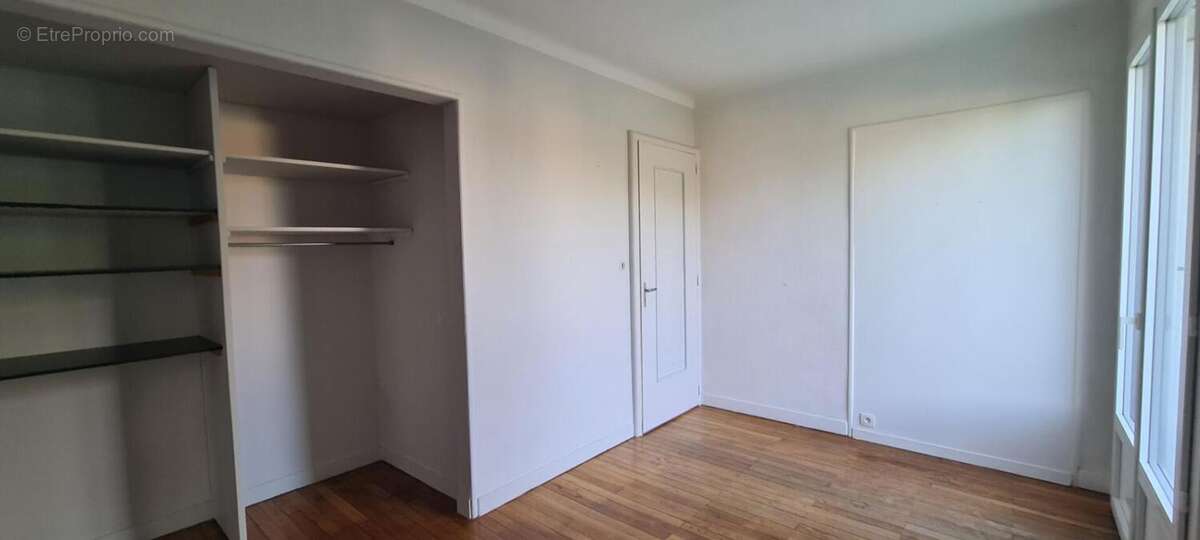 Maison Gorges Centre 8 P . 4 Chs . 174.34 M² . T 575 M² . Garage . Cave . Balcon - photo 9