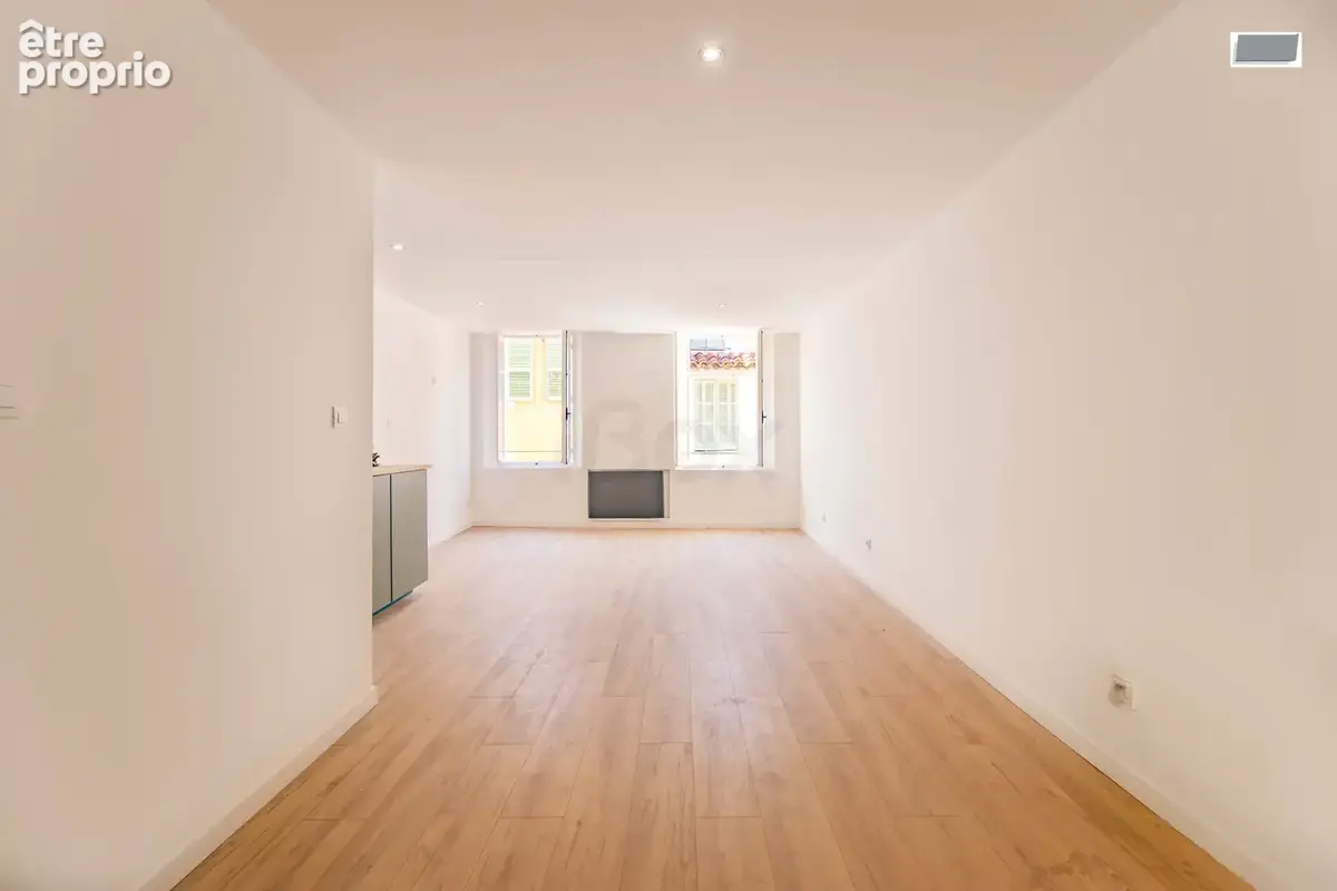 TOULON - CENTRE VILLE - Studio rénové 32 m2   À deux pas des Halles - photo 4