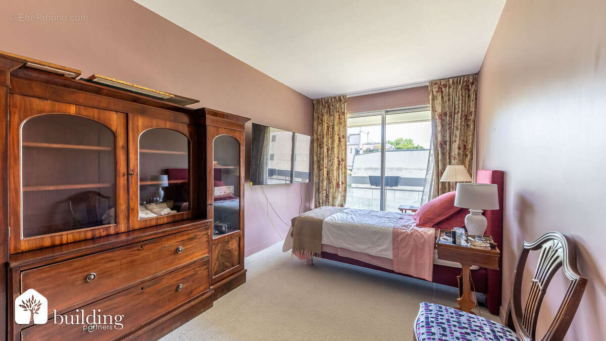 A vendre - Neuilly-sur-Seine Face Seine - Appartement 5 pièces de 108,14 m² avec 20 m² de balcon - photo 9
