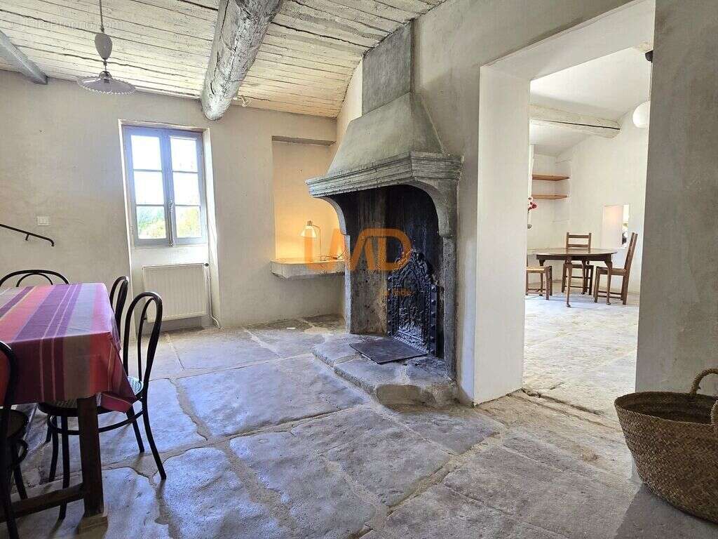 Maison à GORDES