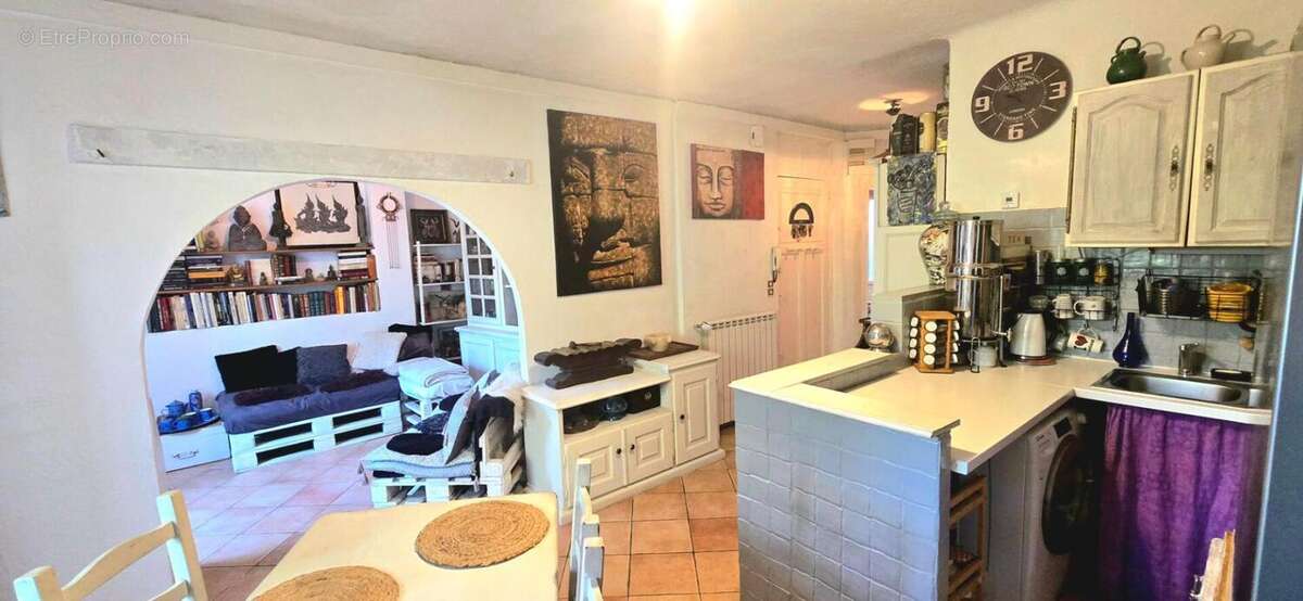 Draguignan centre , t3 lumineux avec véranda , idéal habitation ou investissement - photo 3
