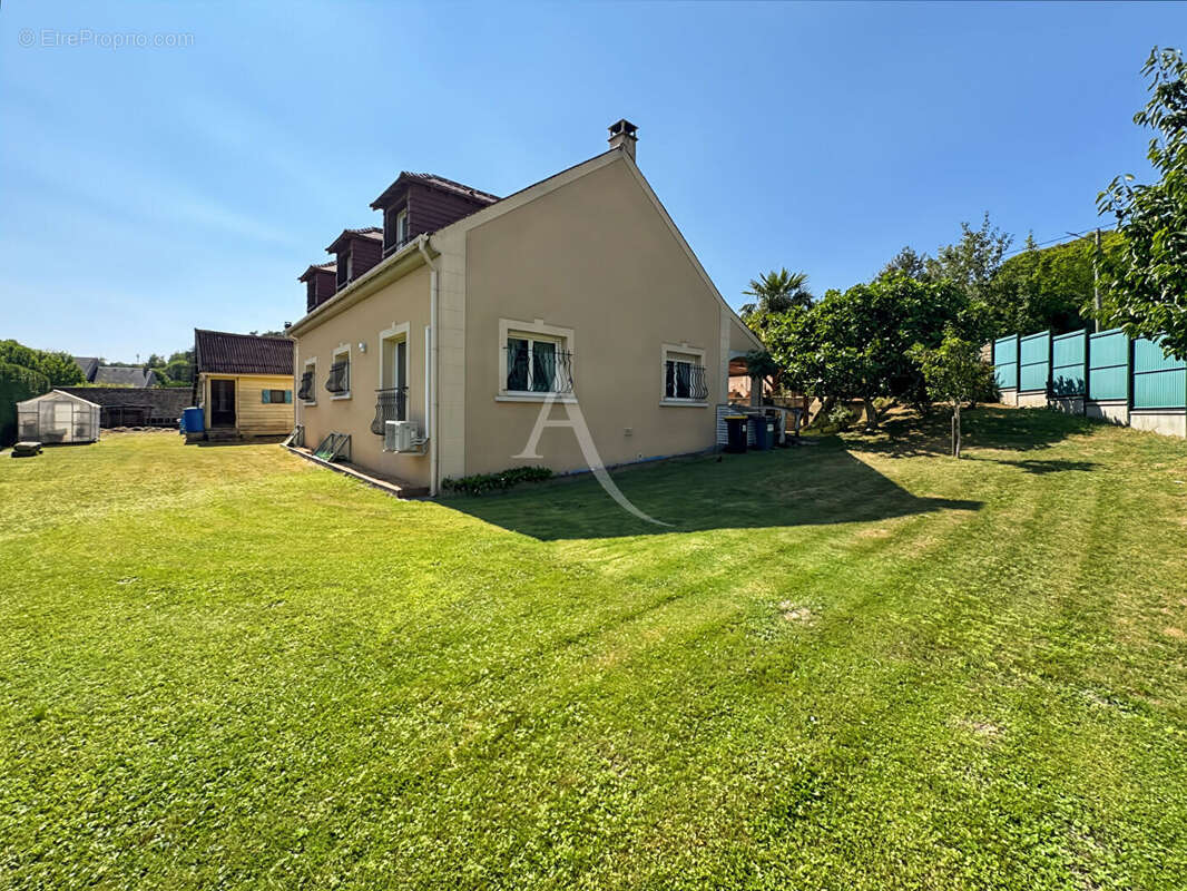Maison individuelle avec double garage et dependance - photo 3