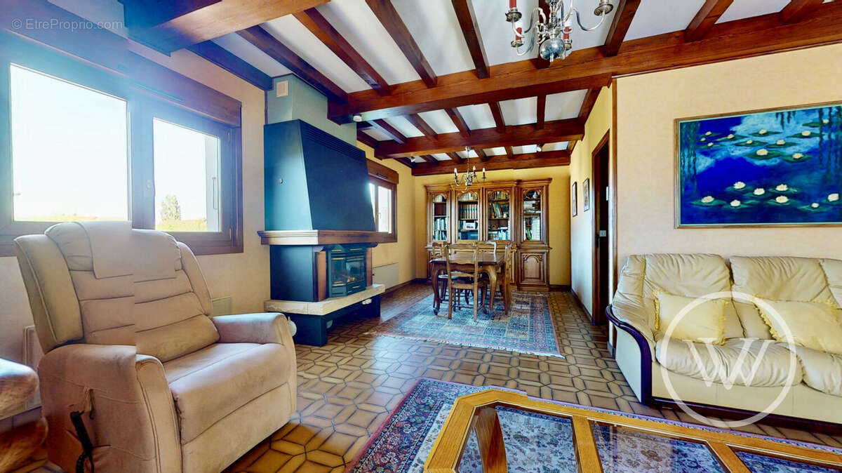 Maison à AVANNE-AVENEY