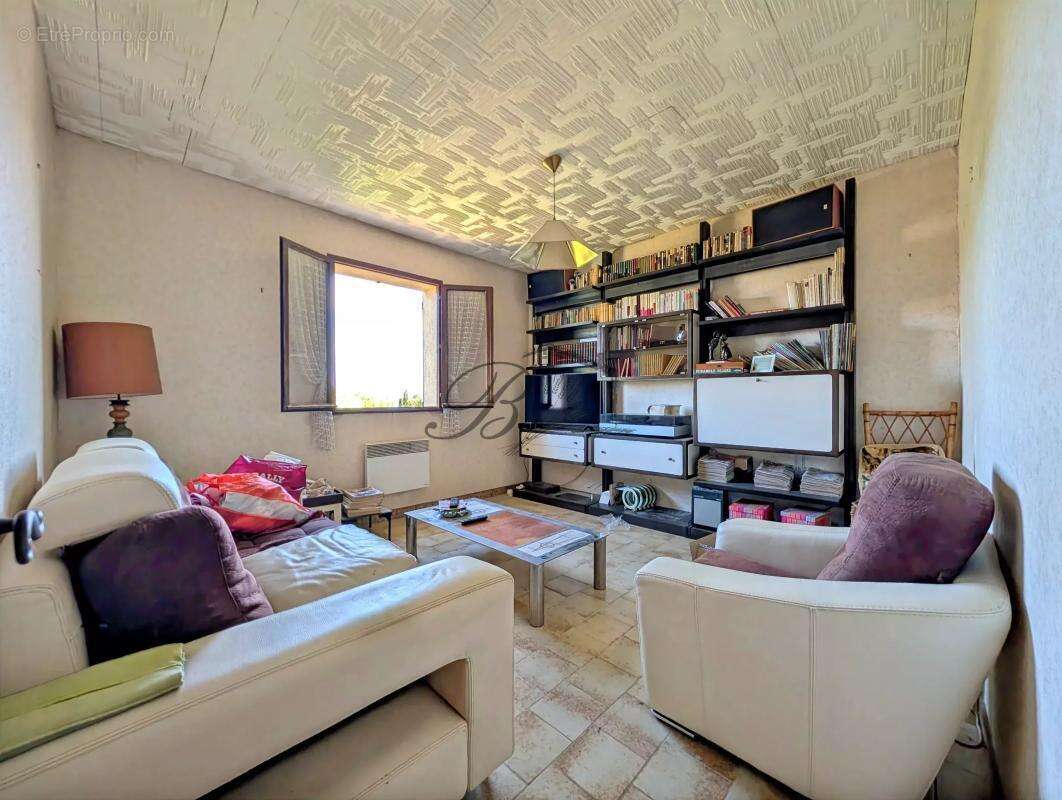 Maison à LA TOUR-D'AIGUES
