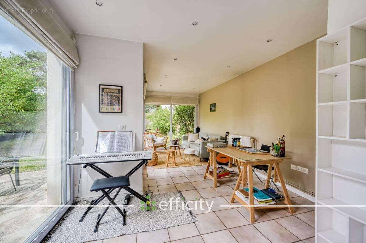 Maison à NEAUPHLE-LE-CHATEAU