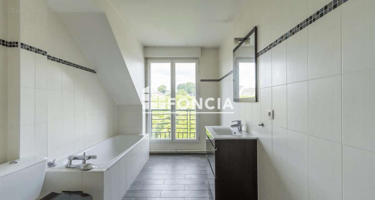 T3 de 77 m² avec balcon et parking en sous-sol à Villiers-sur-Marne - photo 8