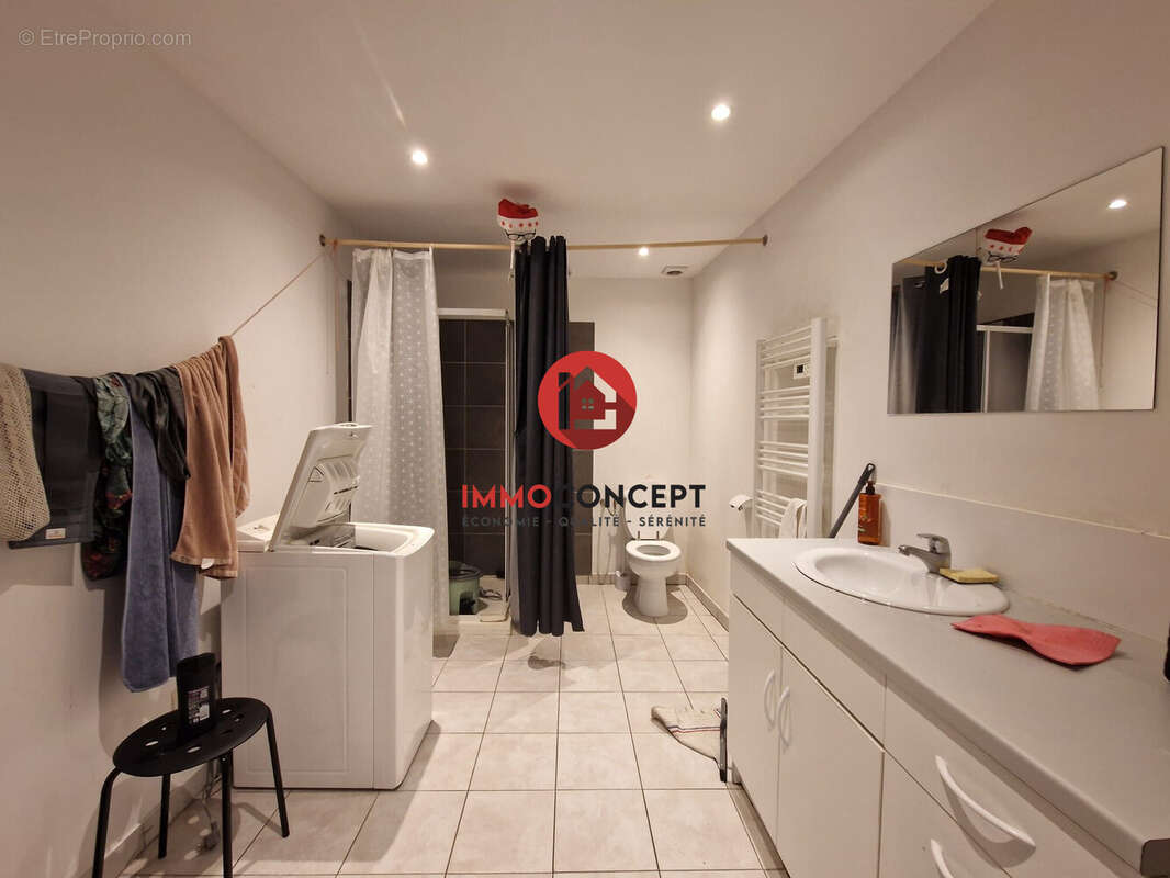Appartement à BAGNOLS-SUR-CEZE